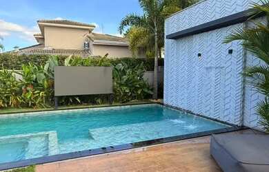 Imagem: A casa em condomínio possui 4 Dormitórios, 5 Banheiros, 5