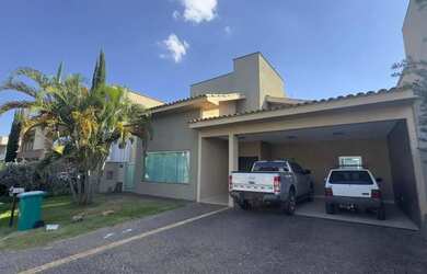 Imagem: A casa possui 3 Dormitórios, 5 Banheiros, 4 Vagas na garagem