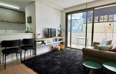 Imagem: O apartamento possui 1 Dormitório, 1 Banheiro, 1 Vaga na garagem