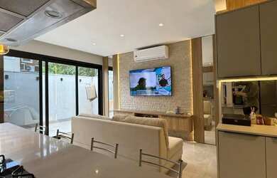 Imagem: A casa em condomínio possui 4 Dormitórios, 2 Banheiros, 2