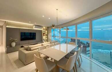 Imagem: O apartamento possui 4 Dormitórios, 3 Banheiros, 3 Vagas na