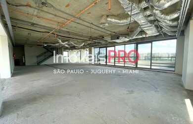 Imagem: O depósito possui 5 Vagas na garagem, 830m² de Área e está