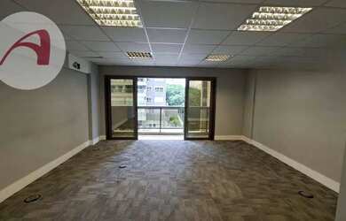 Imagem: O depósito possui 2 Vagas na garagem, 70m² de Área e está