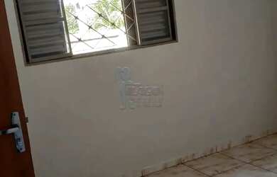 Imagem: A casa possui 5 Dormitórios, 3 Banheiros, 2 Vagas na garagem