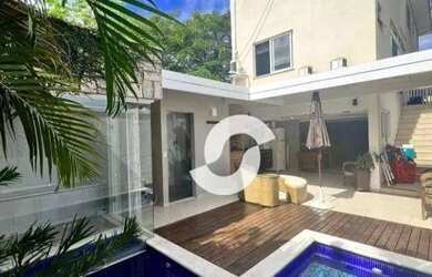 Imagem: A casa possui 4 Dormitórios, 3 Banheiros, 2 Vagas na garagem