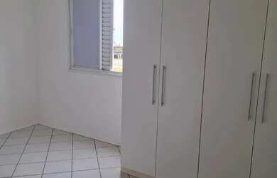 Imagem: O apartamento possui 1 Dormitório, 1 Banheiro, 1 Vaga na garagem