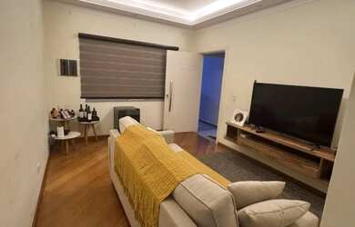 Imagem: A casa possui 2 Dormitórios, 2 Banheiros, 2 Vagas na garagem