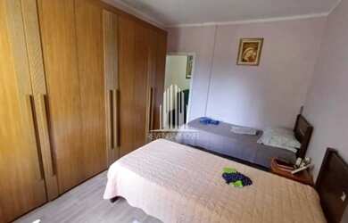 Imagem: A casa possui 3 Dormitórios, 2 Banheiros, 2 Vagas na garagem