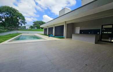 Imagem: A casa possui 5 Dormitórios, 5 Banheiros, 3 Vagas na garagem