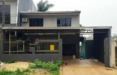 Imagem: A casa possui 2 Dormitórios, 1 Banheiro, 2 Vagas na garagem