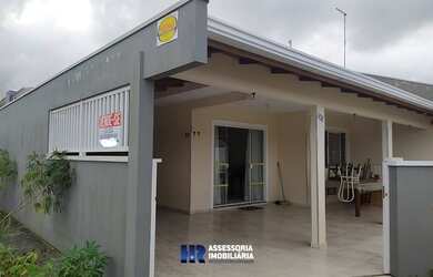 Imagem: A casa possui 2 Dormitórios, 2 Banheiros, 3 Vagas na garagem