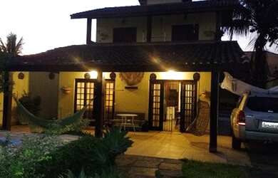 Imagem: A casa possui 3 Dormitórios, 3 Banheiros, 4 Vagas na garagem