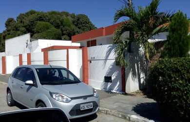 Imagem: A casa possui 5 Dormitórios, 5 Banheiros, 5 Vagas na garagem