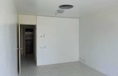 Imagem: O depósito possui 1 Vaga na garagem, 30m² de Área e está