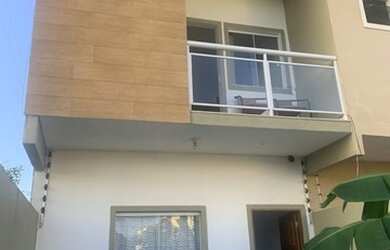 Imagem: A casa possui 2 Dormitórios, 3 Banheiros, 1 Vaga na garagem