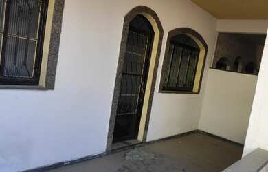 Imagem: A casa possui 2 Dormitórios, 1 Banheiro, Varanda e está localizado