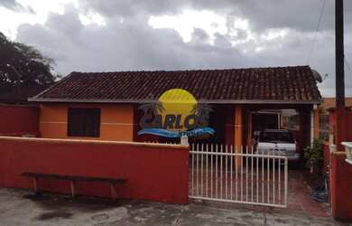 Imagem: A casa possui 4 Dormitórios, 3 Banheiros, 3 Vagas na garagem