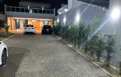 Imagem: A casa em condomínio possui 4 Dormitórios, 5 Banheiros, 5