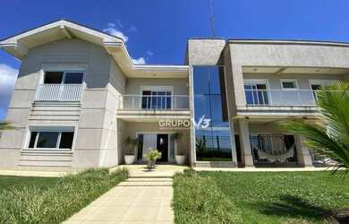 Imagem: A casa possui 5 Dormitórios, 1 Banheiro, 5 Vagas na garagem