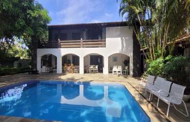 Imagem: A casa em condomínio possui 5 Dormitórios, 5 Banheiros, 4