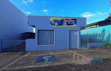 Imagem: A casa possui 2 Dormitórios, 1 Banheiro, 3 Vagas na garagem