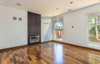 Imagem: A casa em condomínio possui 4 Dormitórios, 5 Banheiros, 5