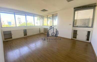 Imagem: O depósito possui 4 Vagas na garagem, 99m² de Área e está