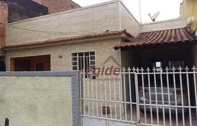 Imagem: A casa possui 3 Dormitórios, 2 Banheiros, 1 Vaga na garagem