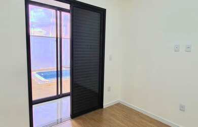 Imagem 13: Casa de condomínio térrea com piscina para venda possui 152 metros quadrados...