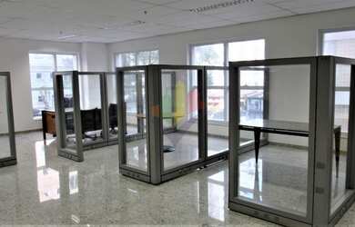 Imagem: O depósito possui 4 Vagas na garagem, 144m² de Área e está