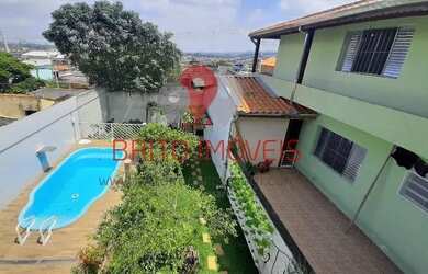 Imagem: A casa possui 4 Dormitórios, 4 Banheiros, 2 Vagas na garagem