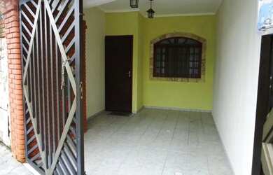 Imagem: A casa possui 2 Dormitórios, 3 Banheiros, 1 Vaga na garagem