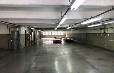 Imagem 4: Galpão/Depósito/Armazém para venda ou locação, possui 2400 metros...
