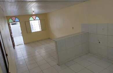 Imagem: A casa possui 2 Dormitórios, 1 Banheiro e está localizado