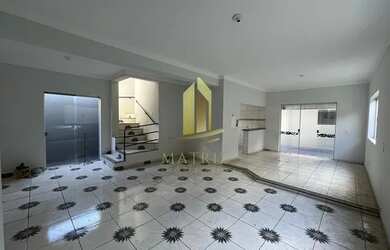 Imagem: A casa possui 4 Dormitórios, 3 Banheiros, 2 Vagas na garagem