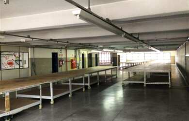 Imagem 5: Galpão/Depósito/Armazém para venda ou locação, possui 2400 metros...