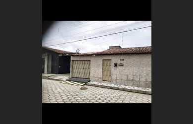 Imagem: A casa possui 5 Dormitórios, 5 Banheiros, 5 Vagas na garagem