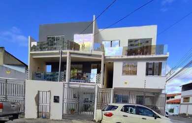 Imagem: A casa possui 3 Dormitórios, 2 Banheiros e 1 Vaga na garagem