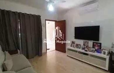 Imagem: A casa possui 2 Dormitórios, 2 Banheiros, 2 Vagas na garagem