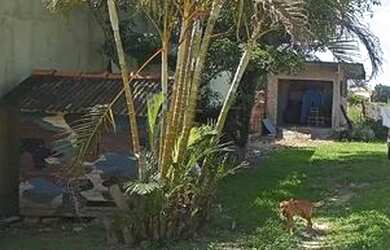 Imagem: A casa possui 3 Dormitórios, 1 Banheiro, 450m² de Área e