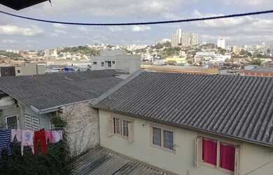 Imagem: A casa possui 2 Dormitórios, 1 Banheiro, 1 Vaga na garagem