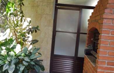 Imagem: A casa possui 1 Dormitório, 1 Banheiro e está localizado