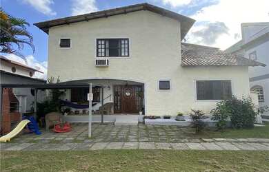 Imagem: A casa em condomínio à venda possui 4 Dormitórios, 5 Banheiros