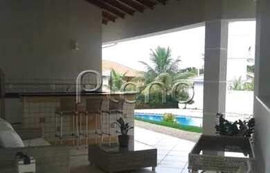 Imagem: A casa possui 3 Dormitórios, 2 Banheiros, 5 Vagas na garagem