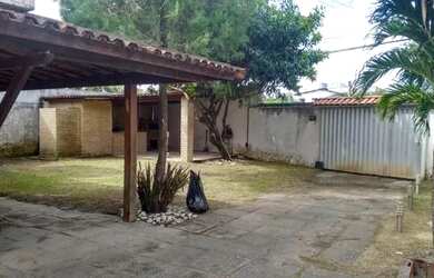 Imagem: A casa possui 3 Dormitórios, 3 Banheiros, 5 Vagas na garagem