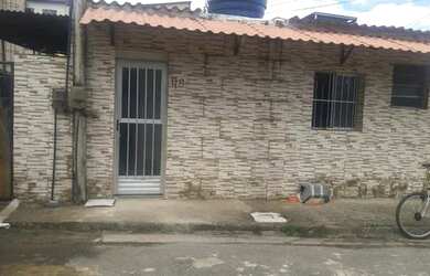 Imagem: A casa possui 2 Dormitórios e 1 Banheiro e está localizado