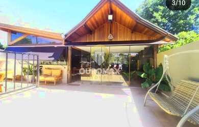 Imagem: A casa possui 2 Dormitórios, 3 Banheiros, 2 Vagas na garagem