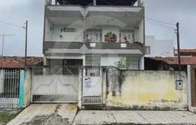 Imagem: A casa possui 4 Dormitórios, 4 Banheiros, 1 Vaga na garagem