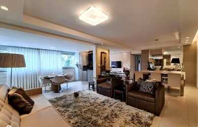 Imagem: O apartamento possui 4 Dormitórios, 3 Banheiros, 3 Vagas na