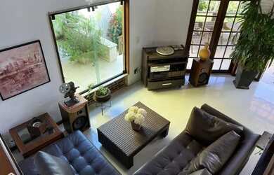 Imagem: A casa possui 4 Dormitórios, 4 Banheiros, 3 Vagas na garagem